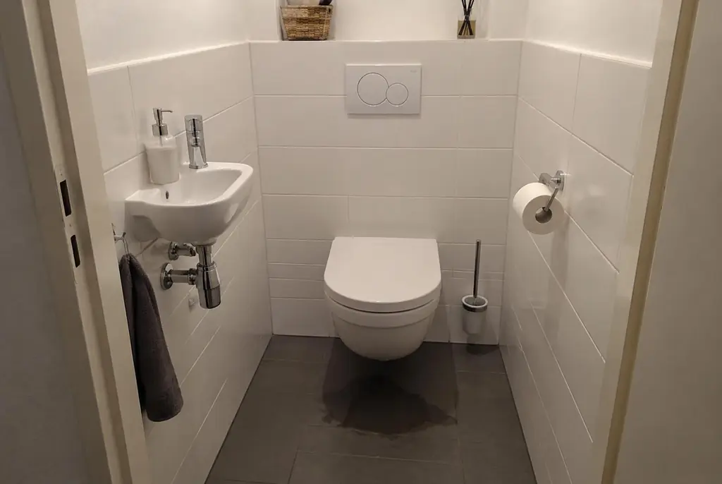 Lekdetectie Amersfoort – natte vloer bij een toilet
